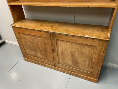 19TH CENTURY COUNTRY PINE DRESSER WITH PLATE RACK - ADDITIONAL PHOTO 2