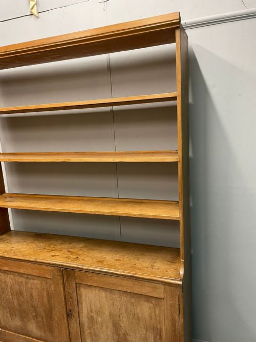 19TH CENTURY COUNTRY PINE DRESSER WITH PLATE RACK - ADDITIONAL PHOTO 3