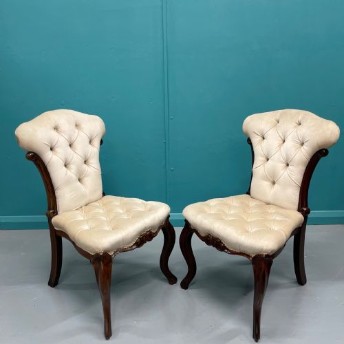 pair of buttoned occasional side chairs - CATEGORY: ANTIQUE CHAIRS - DATED 1920