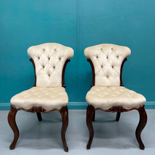 PAIR OF BUTTONED OCCASIONAL SIDE CHAIRS - ADDITIONAL PHOTO 1