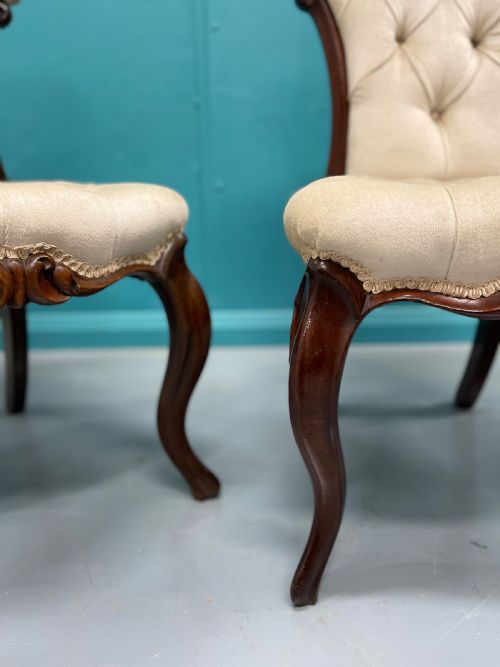 PAIR OF BUTTONED OCCASIONAL SIDE CHAIRS - ADDITIONAL PHOTO 8