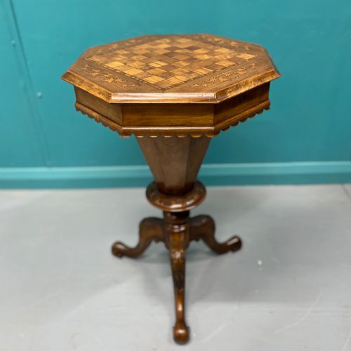 games top sewing work table in walnut - CATEGORY: ANTIQUE TABLES - DATED 19TH CENTURY