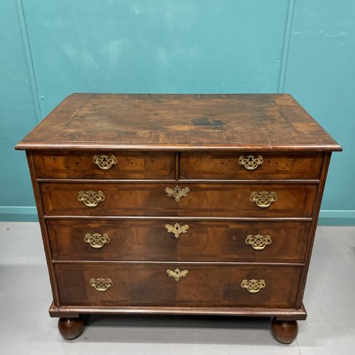 QUEEN ANNE WALNUT CHEST OF DRAWERS - ADDITIONAL PHOTO 1