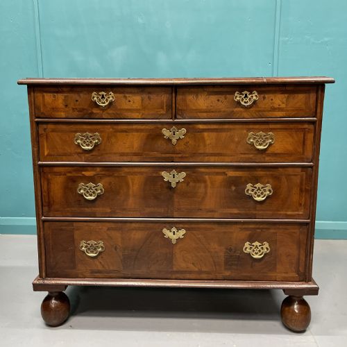 QUEEN ANNE WALNUT CHEST OF DRAWERS - ADDITIONAL PHOTO 2