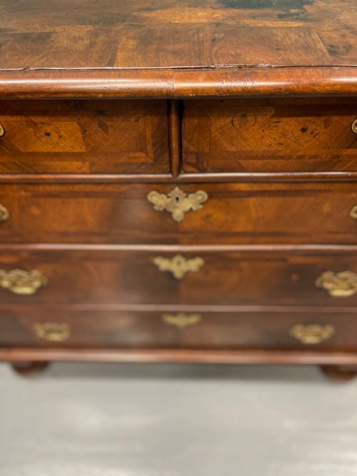 QUEEN ANNE WALNUT CHEST OF DRAWERS - ADDITIONAL PHOTO 4