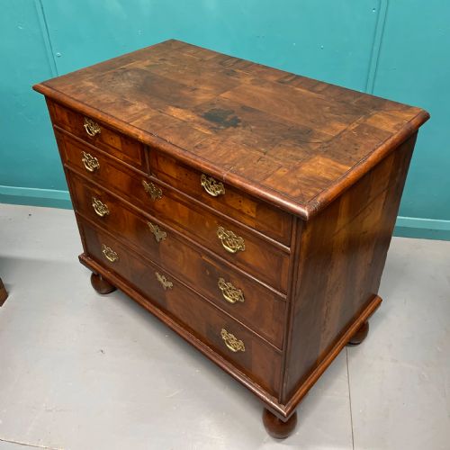 QUEEN ANNE WALNUT CHEST OF DRAWERS - ADDITIONAL PHOTO 6