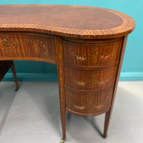 SATINWOOD KIDNEY DESK WITH ORIGINAL PAINTED DECORATION - ADDITIONAL PHOTO 5