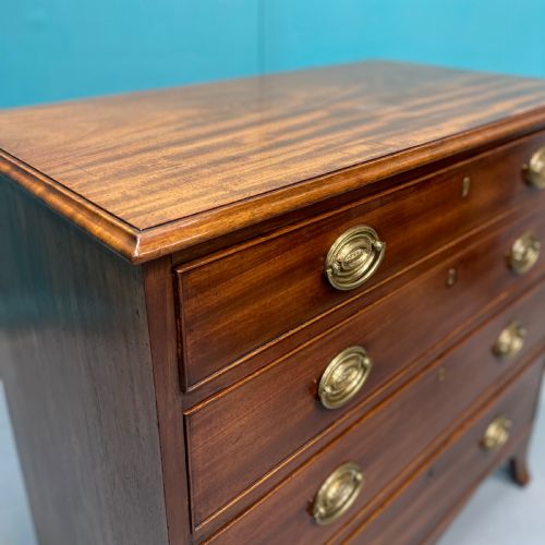 SMALL REGENCY MAHOGANY CHEST OF DRAWERS - ADDITIONAL PHOTO 4