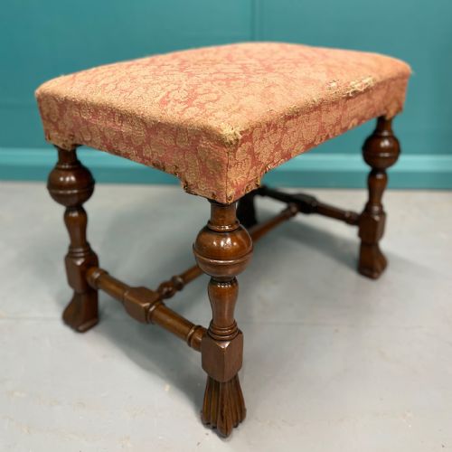 QUEEN ANNE STYLE WALNUT PIANO STOOL - ADDITIONAL PHOTO 5