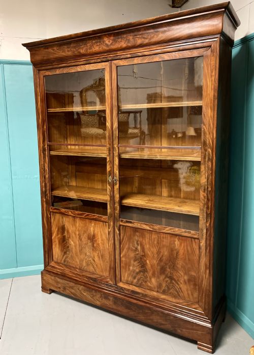 LARGE 19TH CENTURY FRENCH TWO DOOR BOOKCASE - ADDITIONAL PHOTO 1