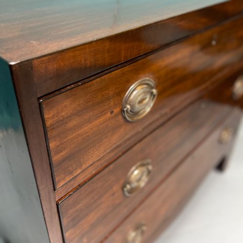 SMALL GEORGIAN MAHOGANY CHEST OF DRAWERS - ADDITIONAL PHOTO 3