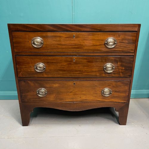 SMALL GEORGIAN MAHOGANY CHEST OF DRAWERS - ADDITIONAL PHOTO 6
