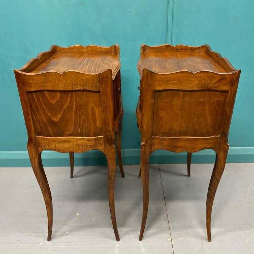 PAIR OF FRENCH TAMBOUR BEDSIDE LAMP TABLES - ADDITIONAL PHOTO 5