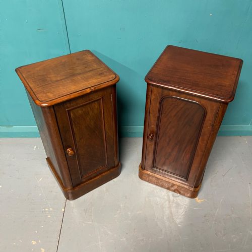 NEAR PAIR OF BEDSIDE CABINETS - ADDITIONAL PHOTO 2