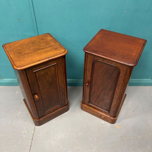 NEAR PAIR OF BEDSIDE CABINETS - ADDITIONAL PHOTO 4