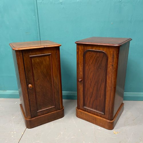 NEAR PAIR OF BEDSIDE CABINETS - ADDITIONAL PHOTO 5