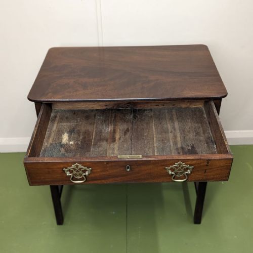 GEORGIAN MAHOGANY SIDE TABLE - ADDITIONAL PHOTO 3