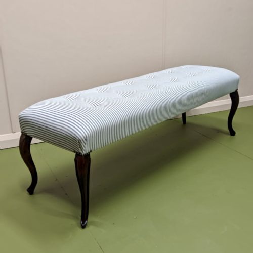 5FT LONGSTOOL IN TICKING STRIPES ON CABRIOLE LEGS - ADDITIONAL PHOTO 5