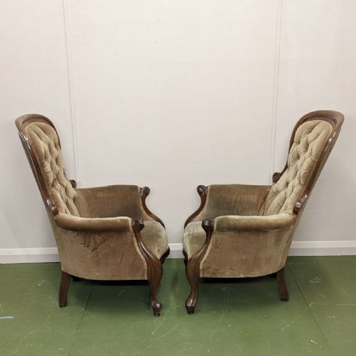 VERY NEAR PAIR OF SPOON BACK ARMCHAIRS - ADDITIONAL PHOTO 1