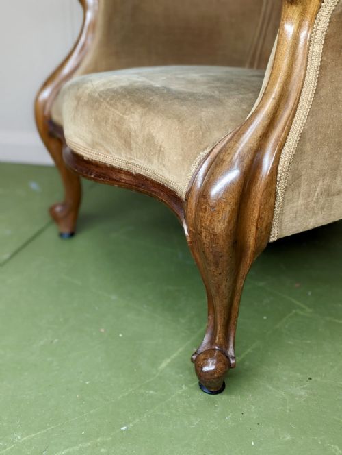 VERY NEAR PAIR OF SPOON BACK ARMCHAIRS - ADDITIONAL PHOTO 2
