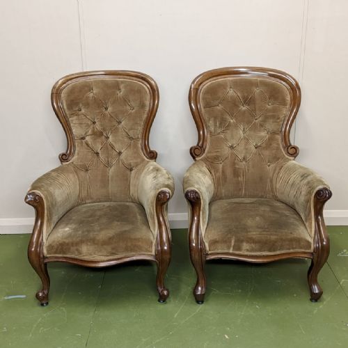 VERY NEAR PAIR OF SPOON BACK ARMCHAIRS - ADDITIONAL PHOTO 3