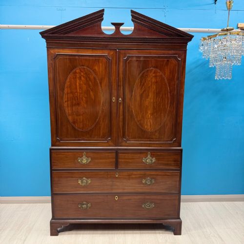 LATE 18TH CENTURY GEORGIAN MAHOGANY LINEN PRESS - ADDITIONAL PHOTO 2