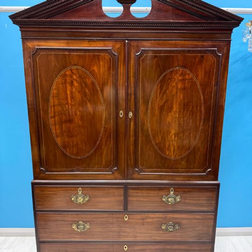 LATE 18TH CENTURY GEORGIAN MAHOGANY LINEN PRESS - ADDITIONAL PHOTO 4