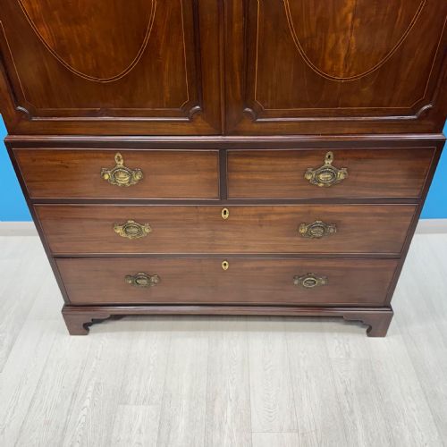 LATE 18TH CENTURY GEORGIAN MAHOGANY LINEN PRESS - ADDITIONAL PHOTO 5