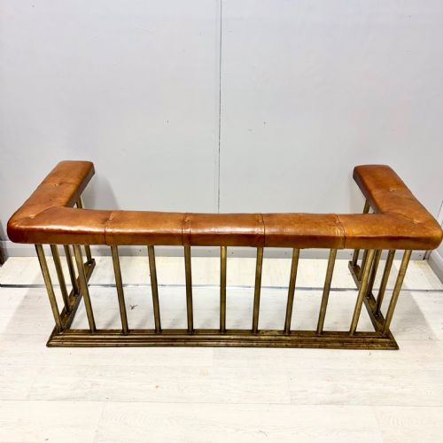 19TH CENTURY BRASS CLUB FENDER WITH LEATHER SEAT - ADDITIONAL PHOTO 1
