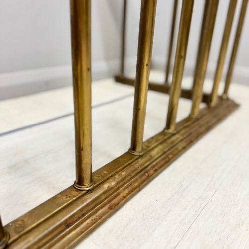 19TH CENTURY BRASS CLUB FENDER WITH LEATHER SEAT - ADDITIONAL PHOTO 4