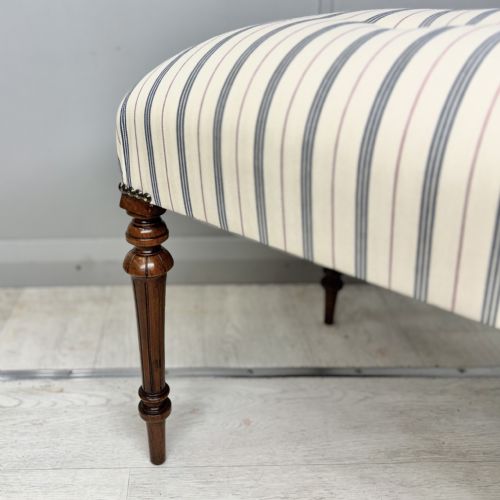 19TH CENTURY LONG STOOL IN BUTTONED TICKING STRIPES - ADDITIONAL PHOTO 3