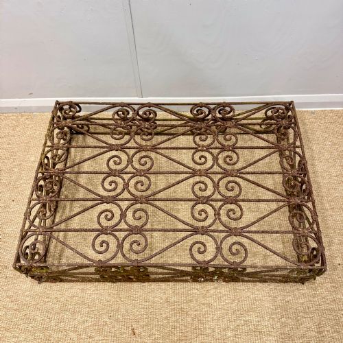 FRENCH WROUGHT IRON GARDEN LOW TABLE - ADDITIONAL PHOTO 3