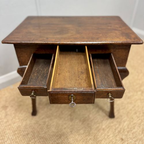 18TH CENTURY OAK LOW SIDE TABLE WITH LOCKING DRAWER - ADDITIONAL PHOTO 2