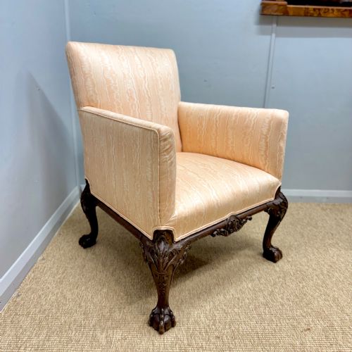 GEORGIAN ARMCHAIR ON HIPPED CABRIOLE LEGS