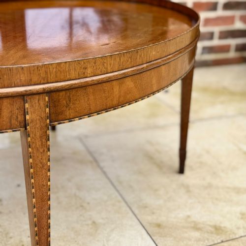 LARGE 19TH CENTURY OVAL COFFEE TABLE WITH CHEVRON MARQUETRY - ADDITIONAL PHOTO 3