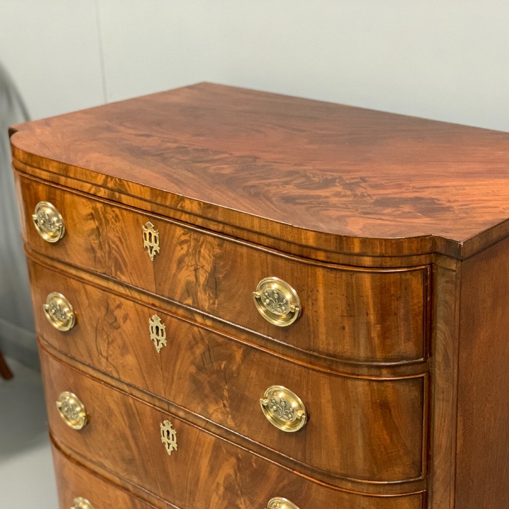 Small bow front Regency chest of drawers  View V