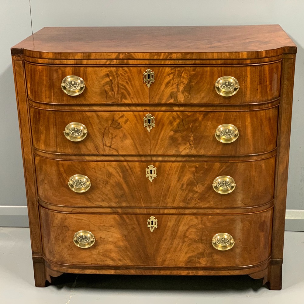 Small bow front Regency chest of drawers 