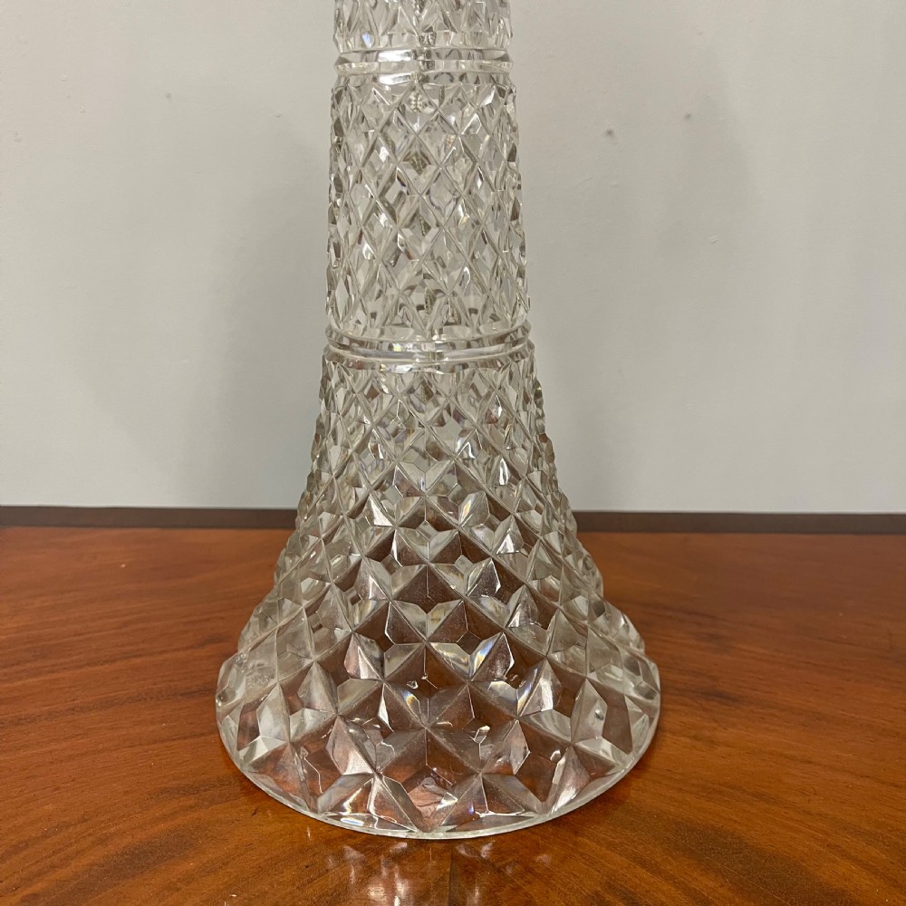 Cut and pressed glass globe table lamp View IV