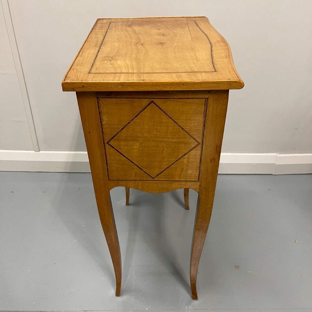 Pair of French ash inlaid bedside lamp tables View VIII