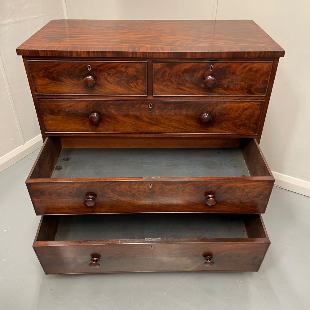 Georgian mahogany chest of drawers with hidden drawer View VII
