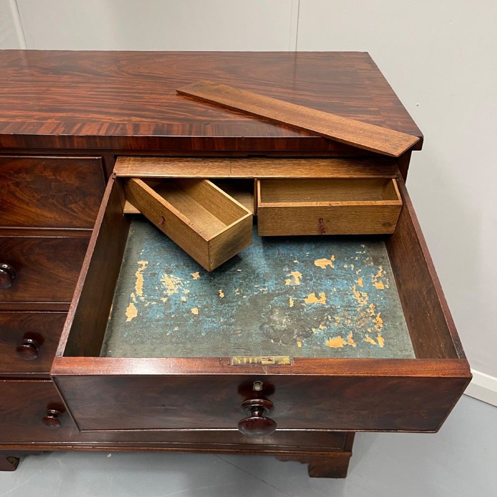 Georgian mahogany chest of drawers with hidden drawer View IX