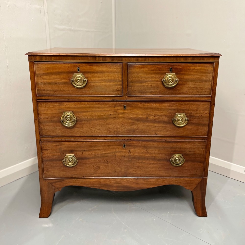 Small Georgian mahogany chest of drawers