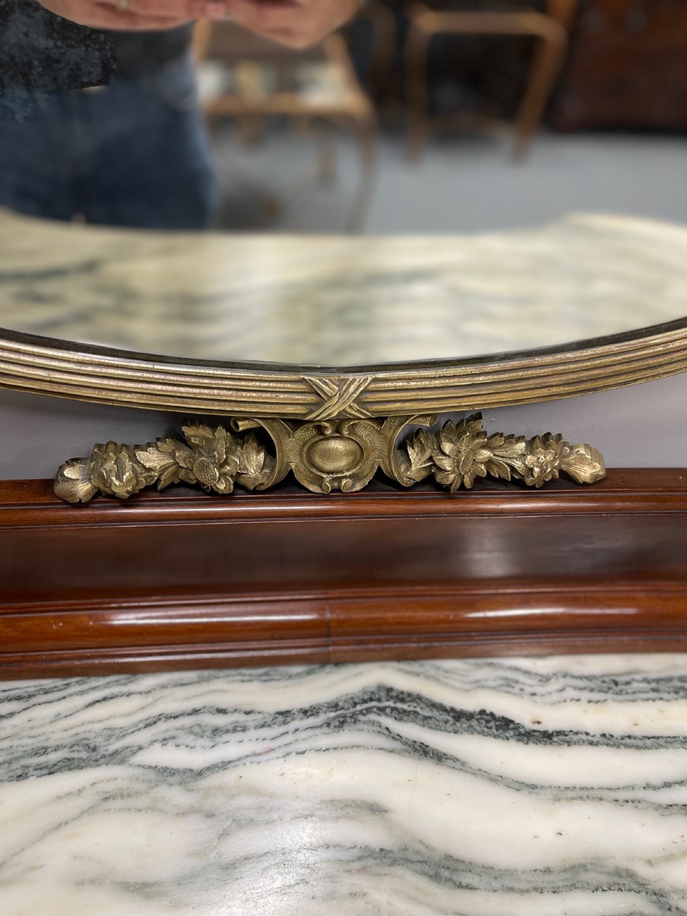 19th century French dressing table with brass framed mirror View VIII