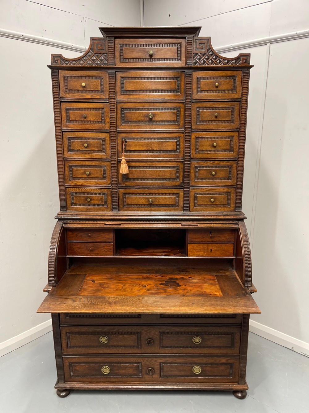 Solid oak Flemish cylinder bureau with drawers View VII