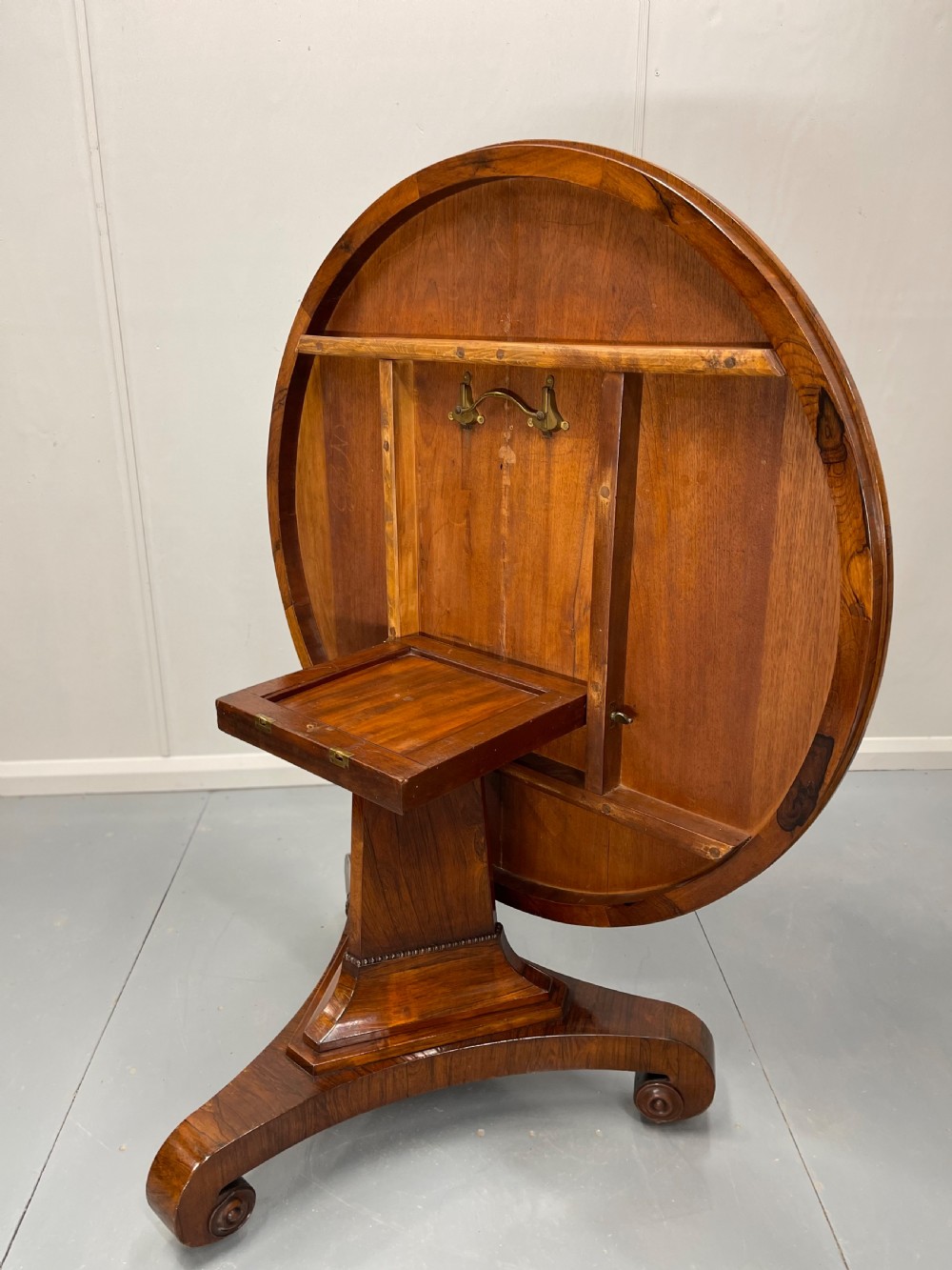 English Regency rosewood round centre table View XI