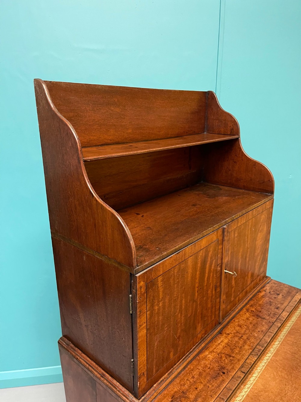 Regency waterfall bookcase with writing slide View VI