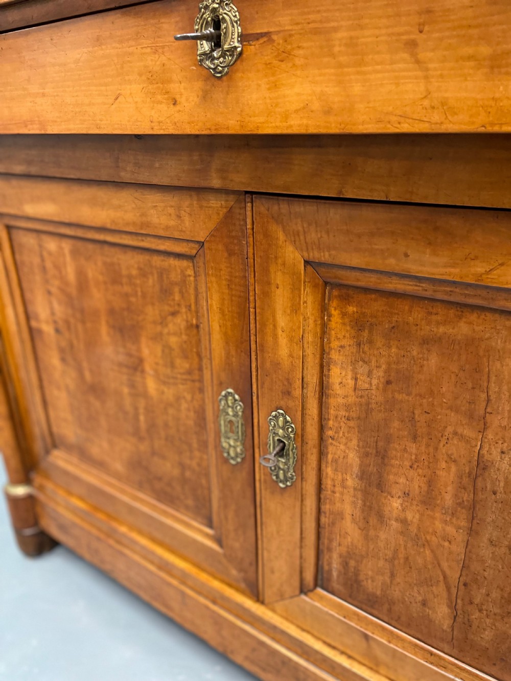 French 18th century pear wood buffet sideboard View V