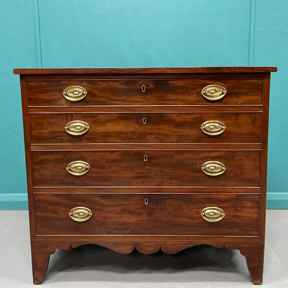 Regency mahogany chest of drawers 