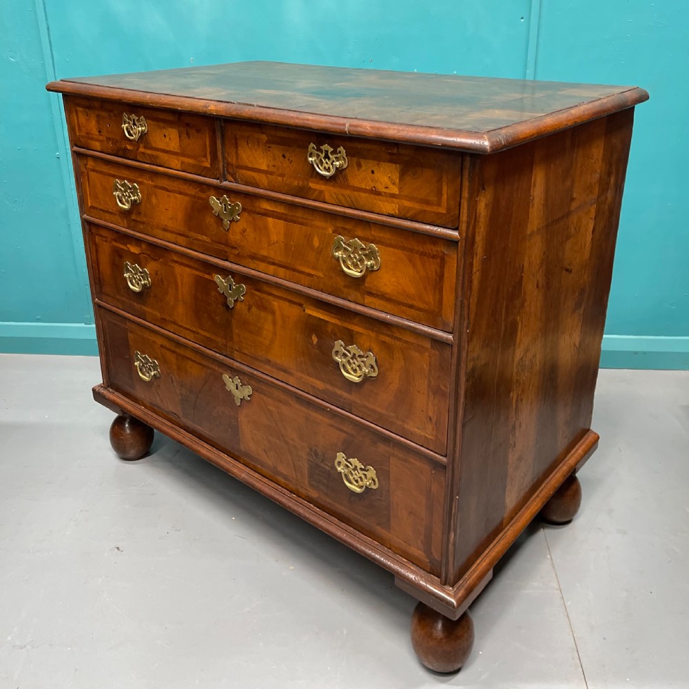Queen Anne walnut chest of drawers  View IV
