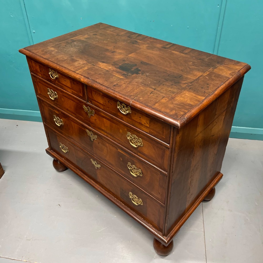 Queen Anne walnut chest of drawers  View VII